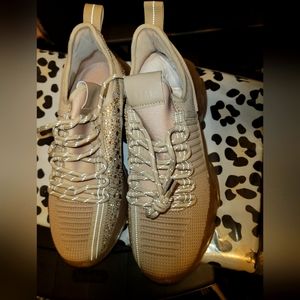 Steve madden gym shoes  men's 8.5 women's 10.5